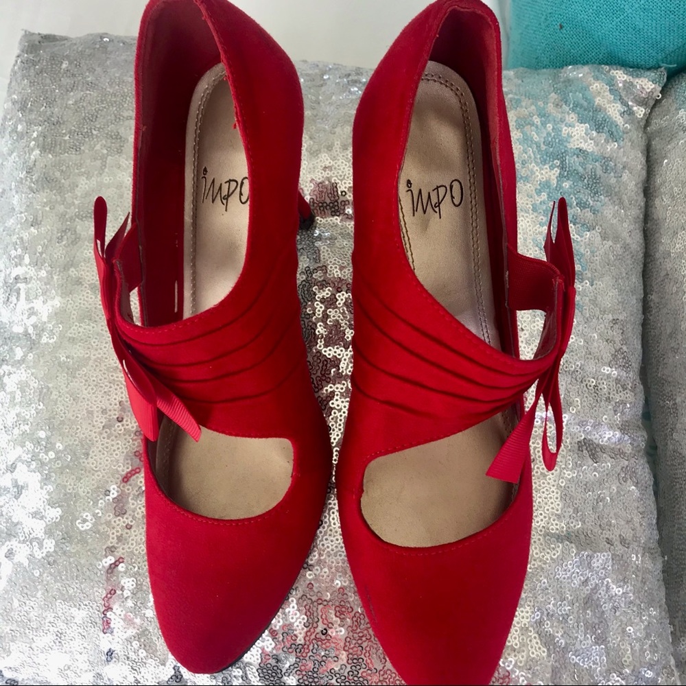 Red pumps